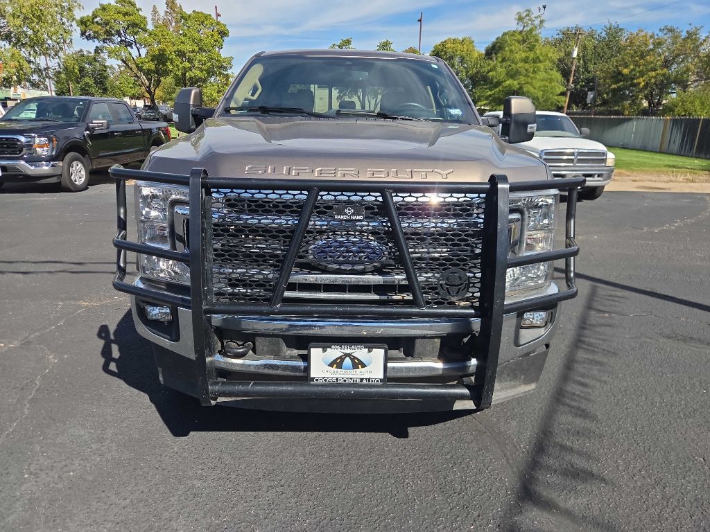 Photo 2 of this FORD F-250 SUPER DUT