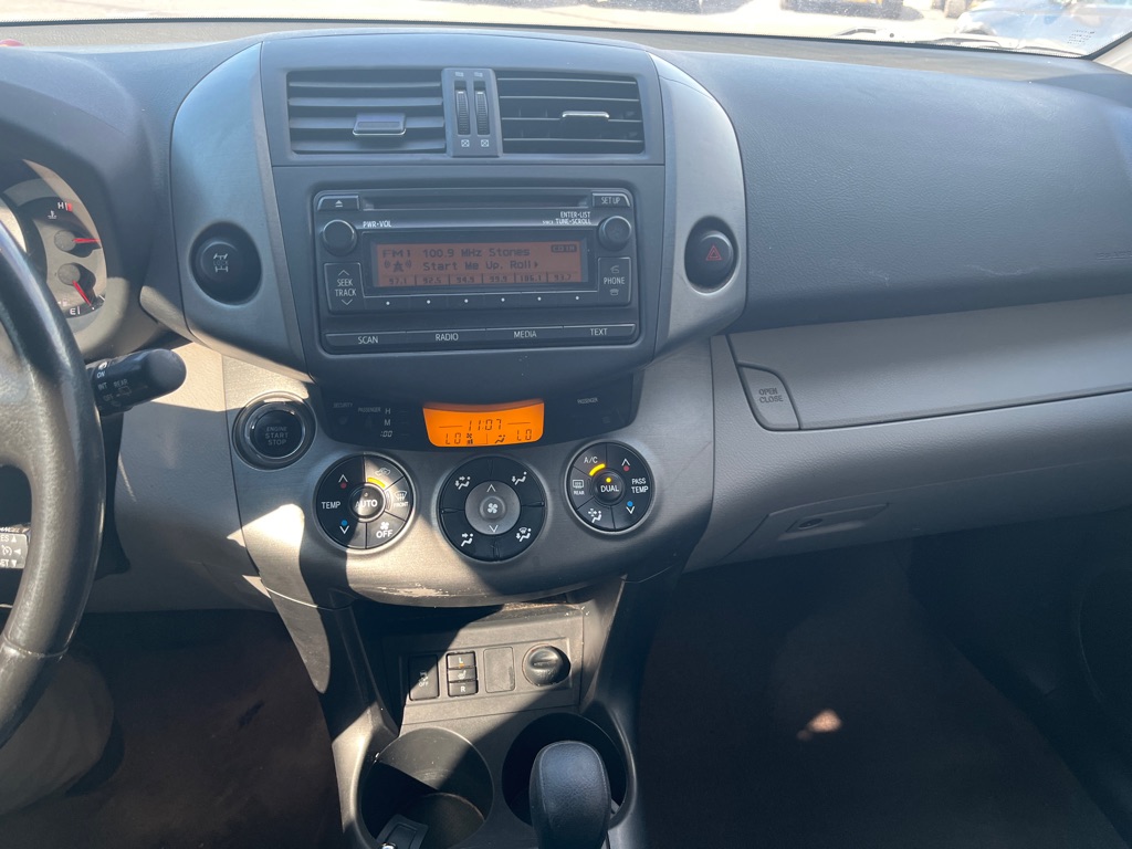 Photo 11 of this TOYOTA RAV4