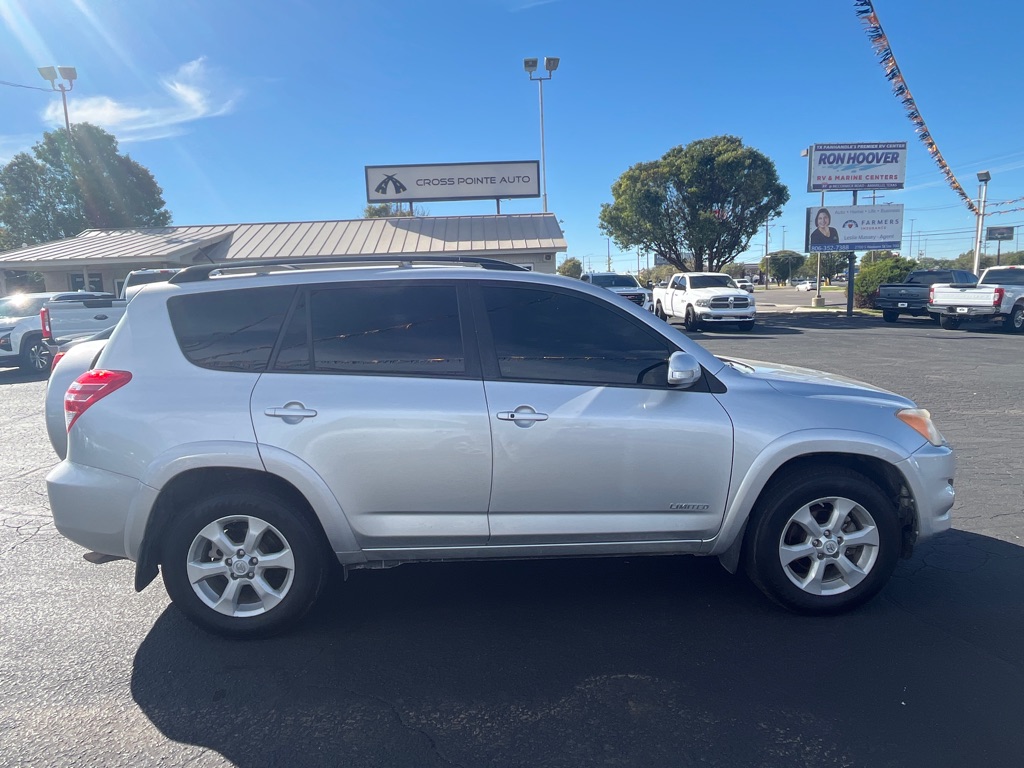 Photo 2 of this TOYOTA RAV4