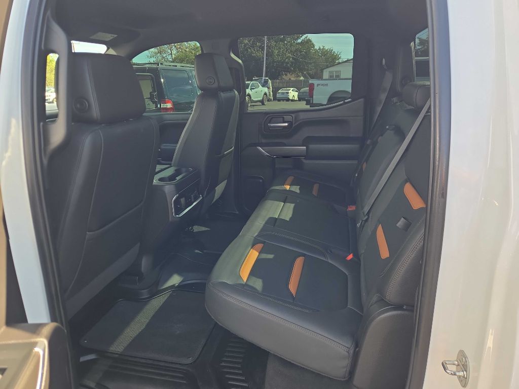Photo 5 of this GMC SIERRA 1500 LIM