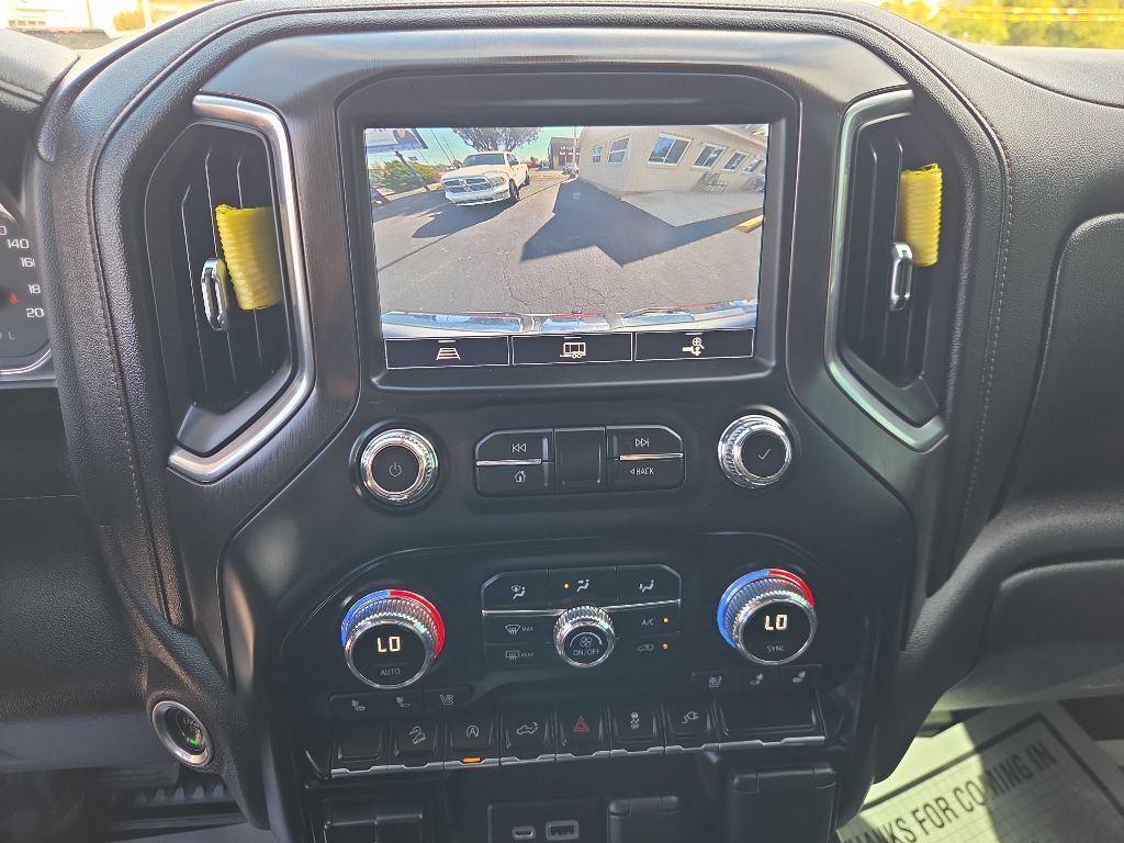 Photo 10 of this GMC SIERRA 1500 LIM