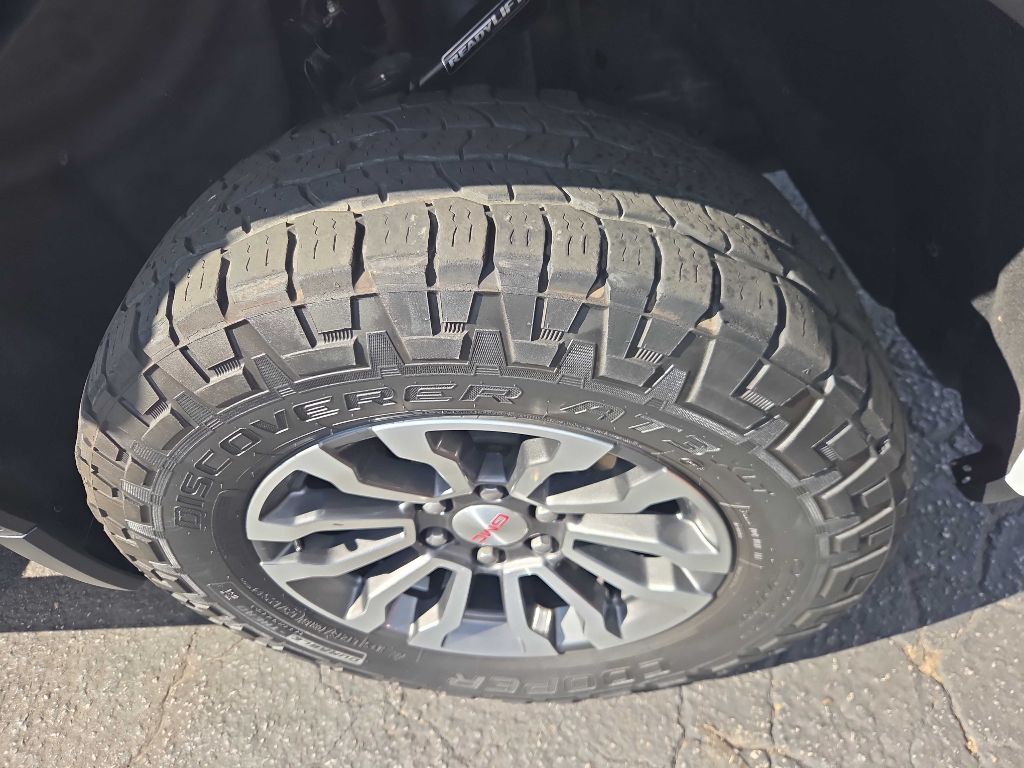Photo 15 of this GMC SIERRA 1500 LIM