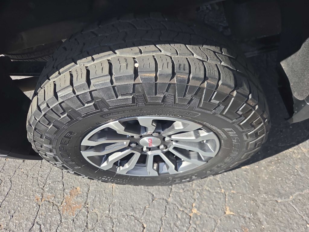 Photo 14 of this GMC SIERRA 1500 LIM
