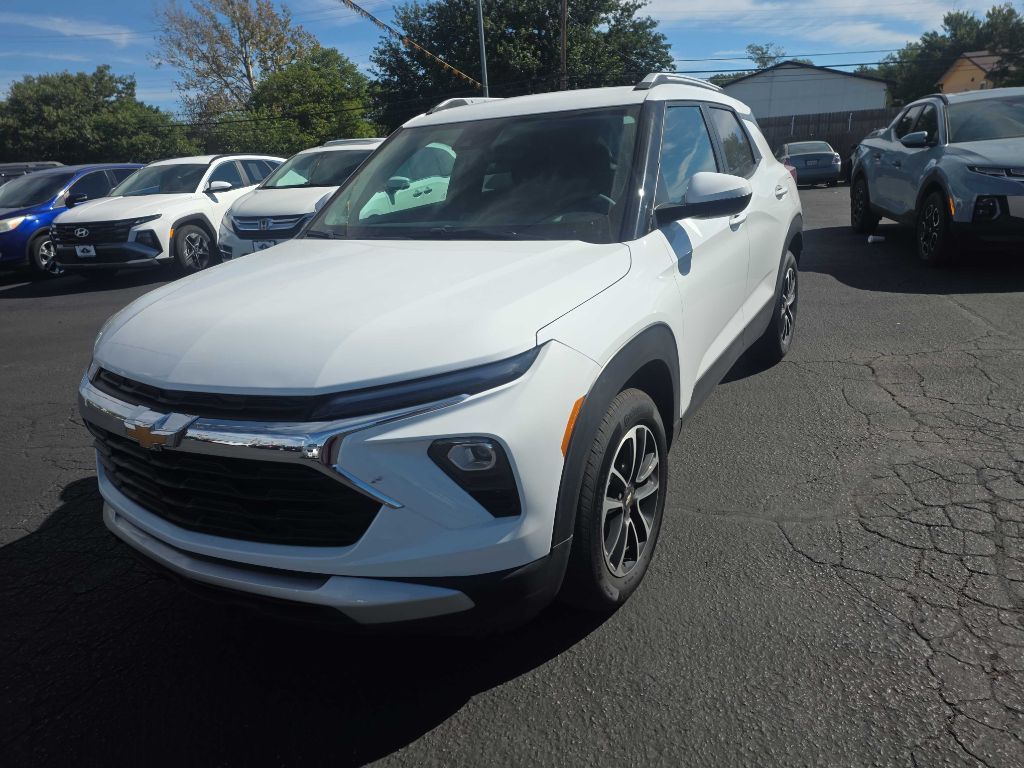 Photo 16 of this CHEVROLET TRAILBLAZER