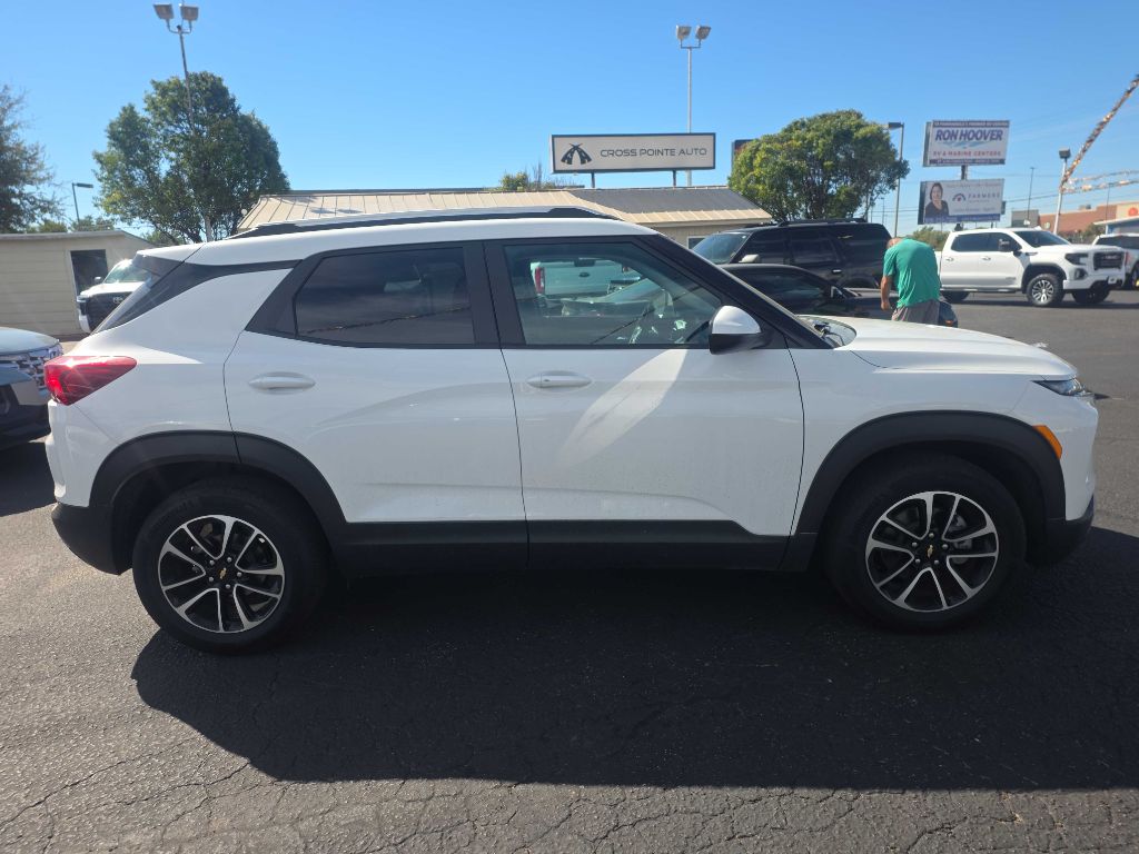 Photo 3 of this CHEVROLET TRAILBLAZER