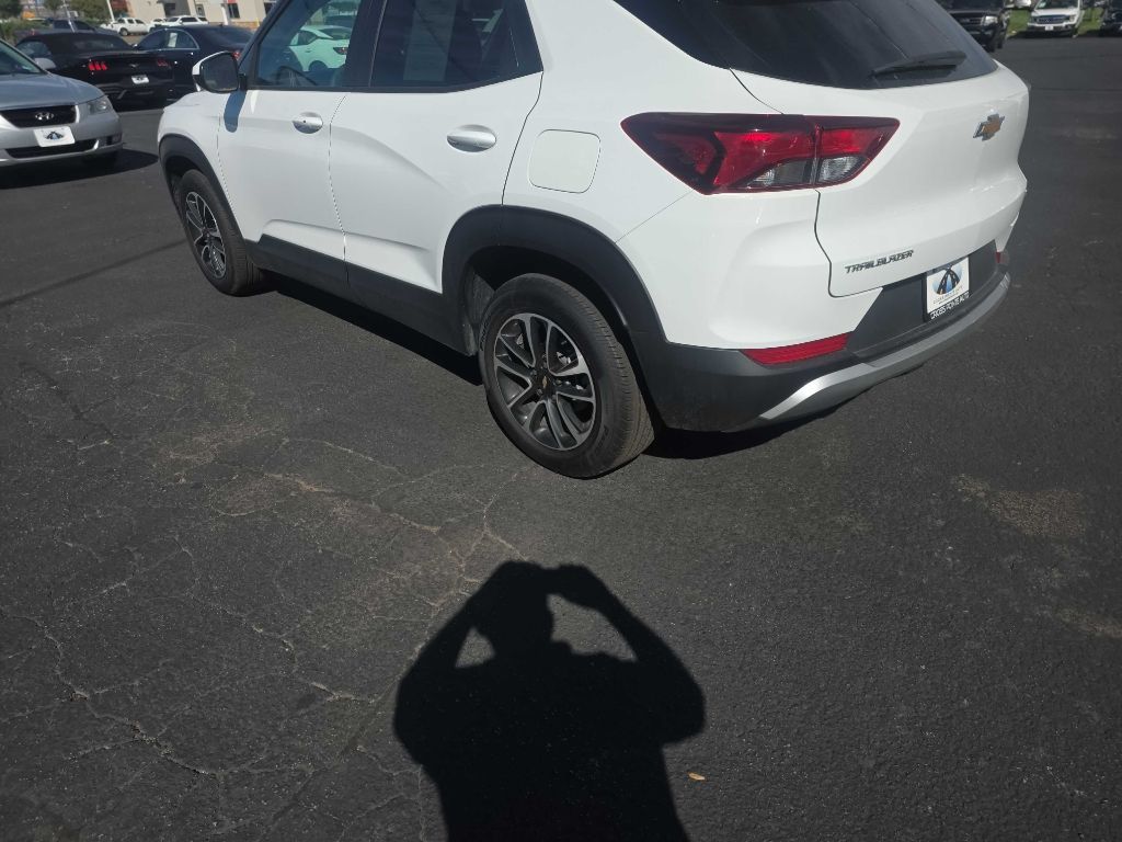 Photo 18 of this CHEVROLET TRAILBLAZER