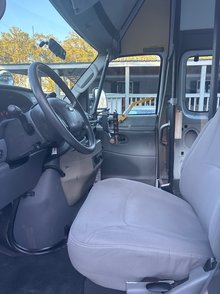 2008 Ford E-Series Econoline Van Commercial's photo