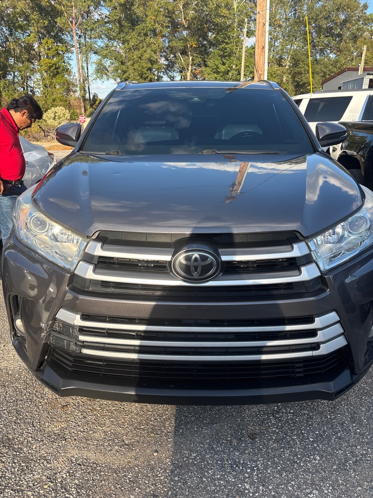 2019 Toyota Highlander SE's photo