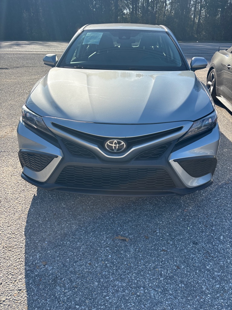 2021 Toyota Camry SE's photo