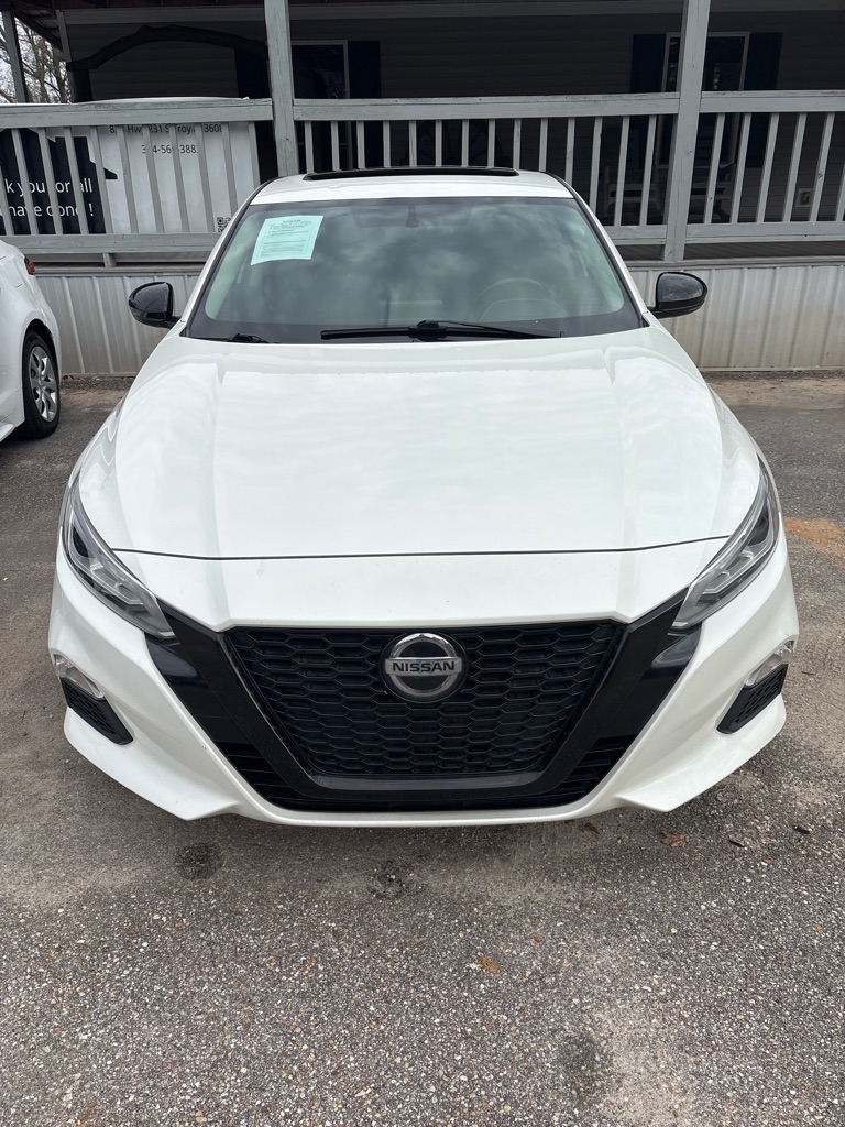 2019 Nissan Altima SR's photo