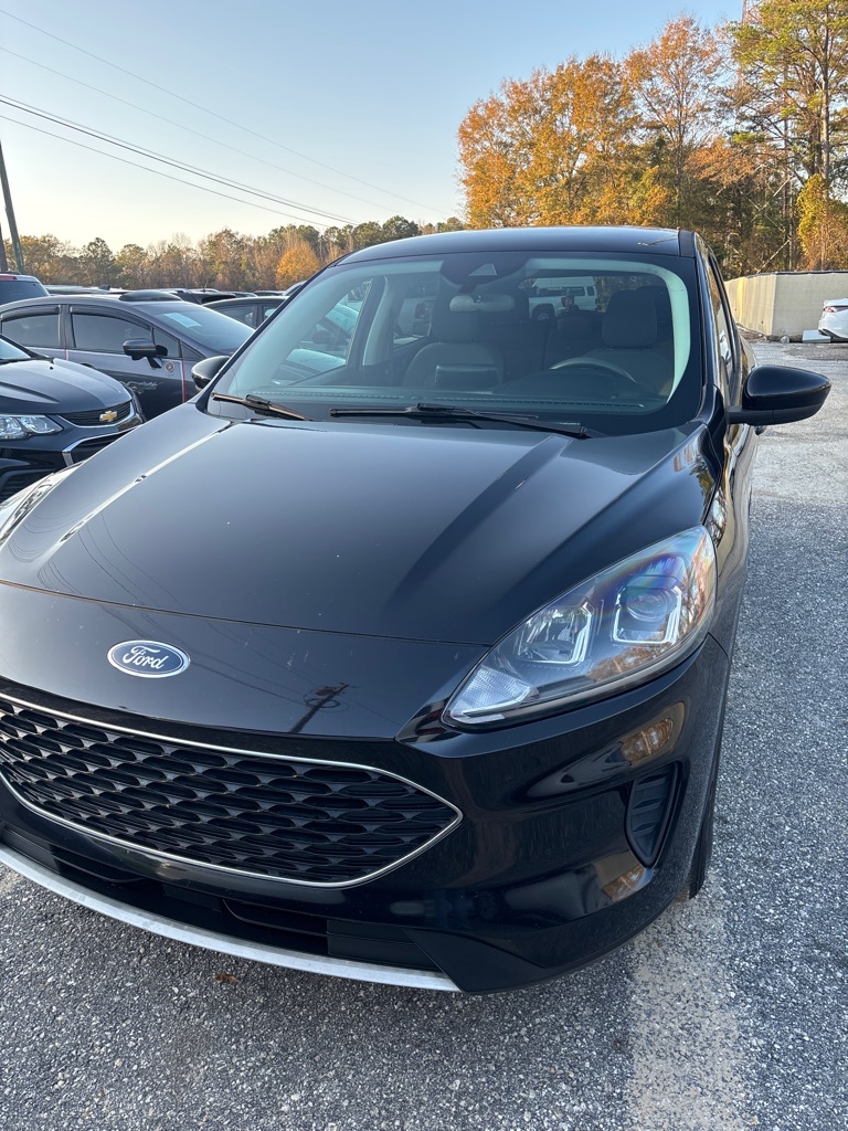 2021 Ford Escape SE's photo