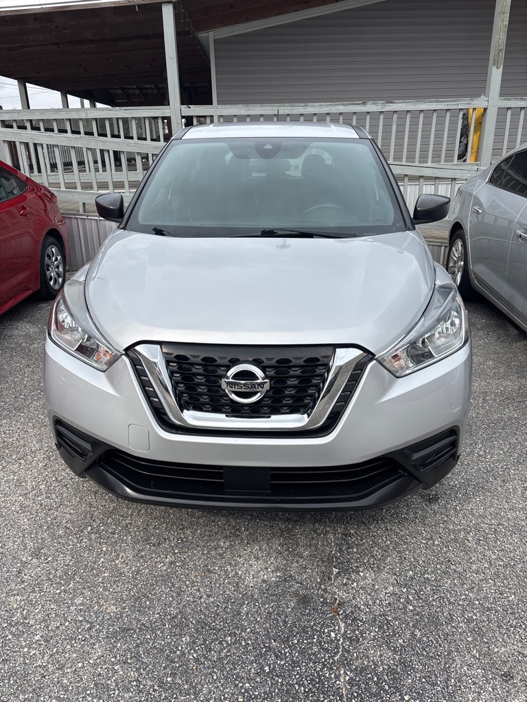 2020 Nissan Kicks S's photo