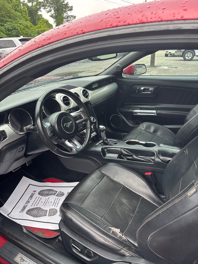 Additional photo of vehicle.