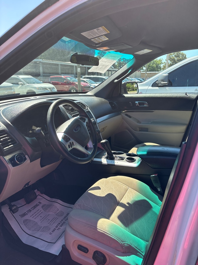 Additional photo of vehicle.