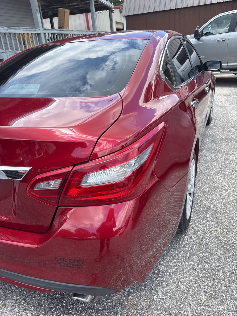 Additional photo of vehicle.