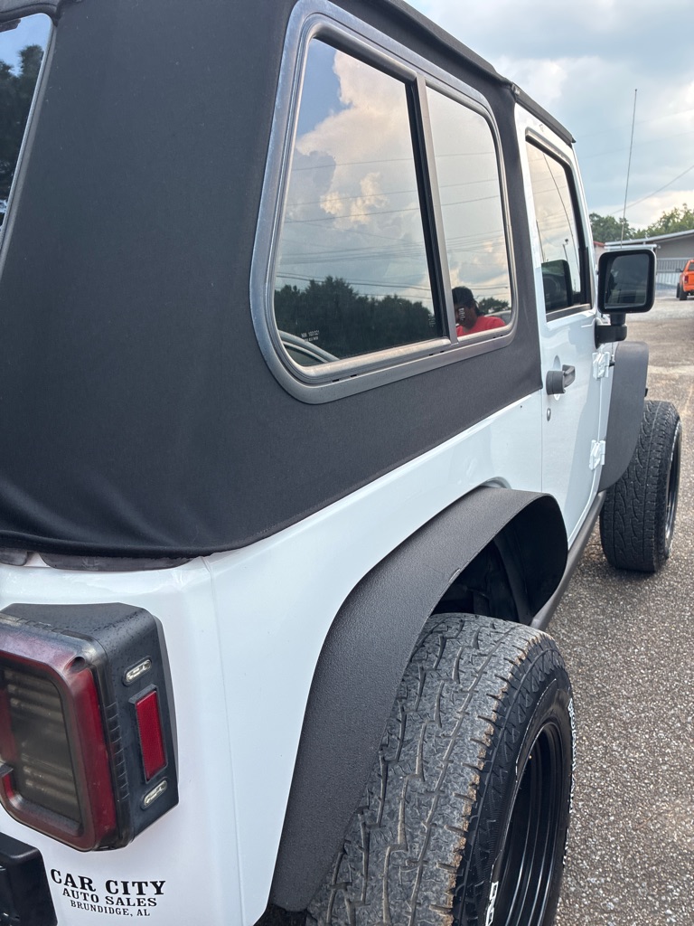 Additional photo of vehicle.