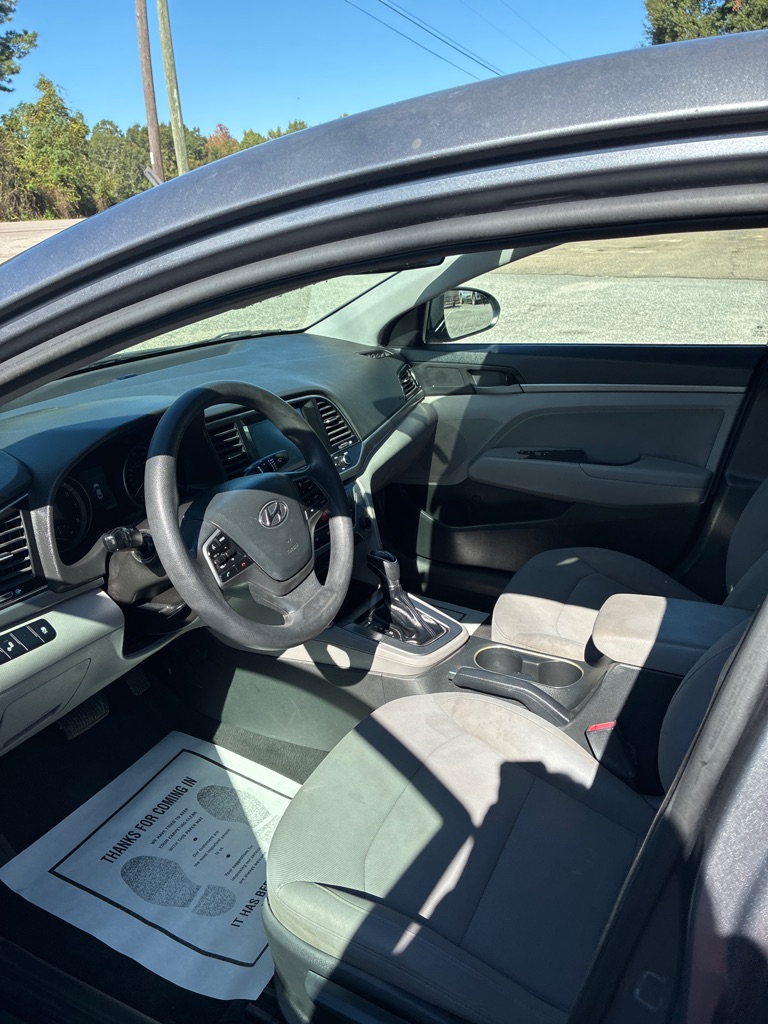 Additional photo of vehicle.