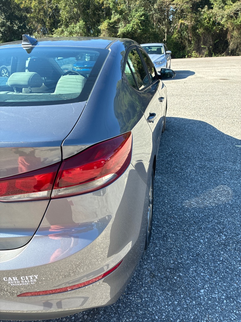 Additional photo of vehicle.