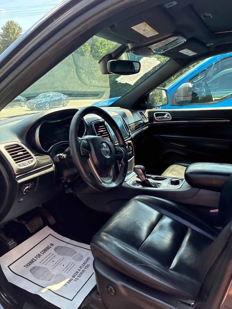 Additional photo of vehicle.