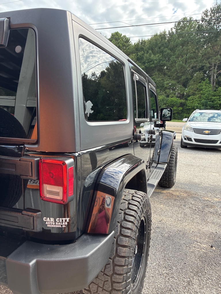 Additional photo of vehicle.