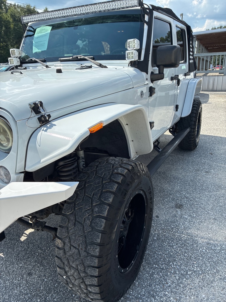 Additional photo of vehicle.