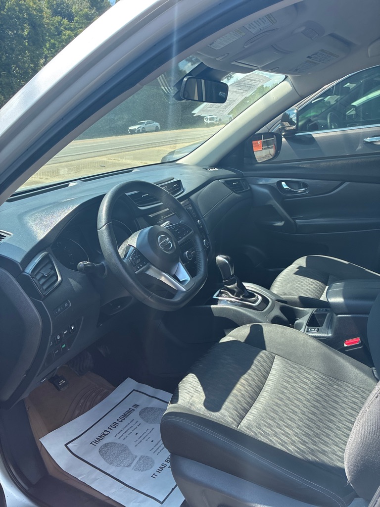 Additional photo of vehicle.
