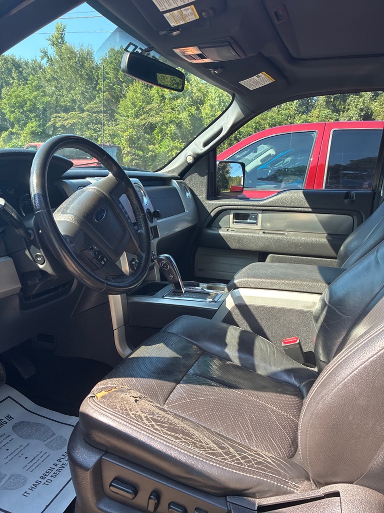 Additional photo of vehicle.