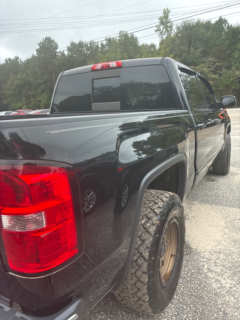 Additional photo of vehicle.