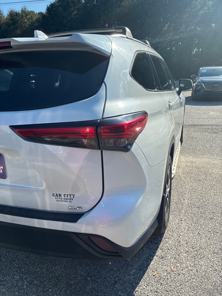 Additional photo of vehicle.