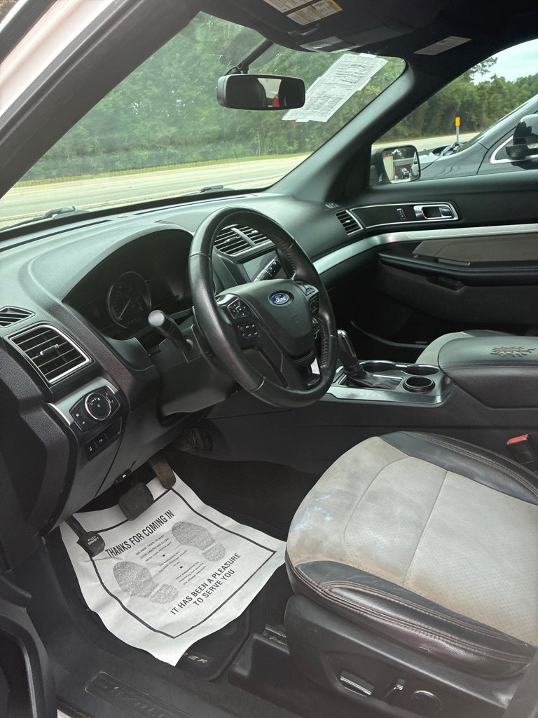 Additional photo of vehicle.