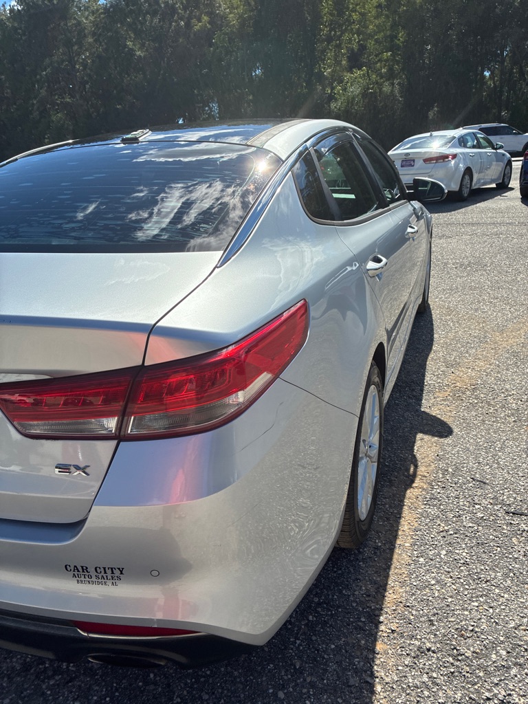 Additional photo of vehicle.