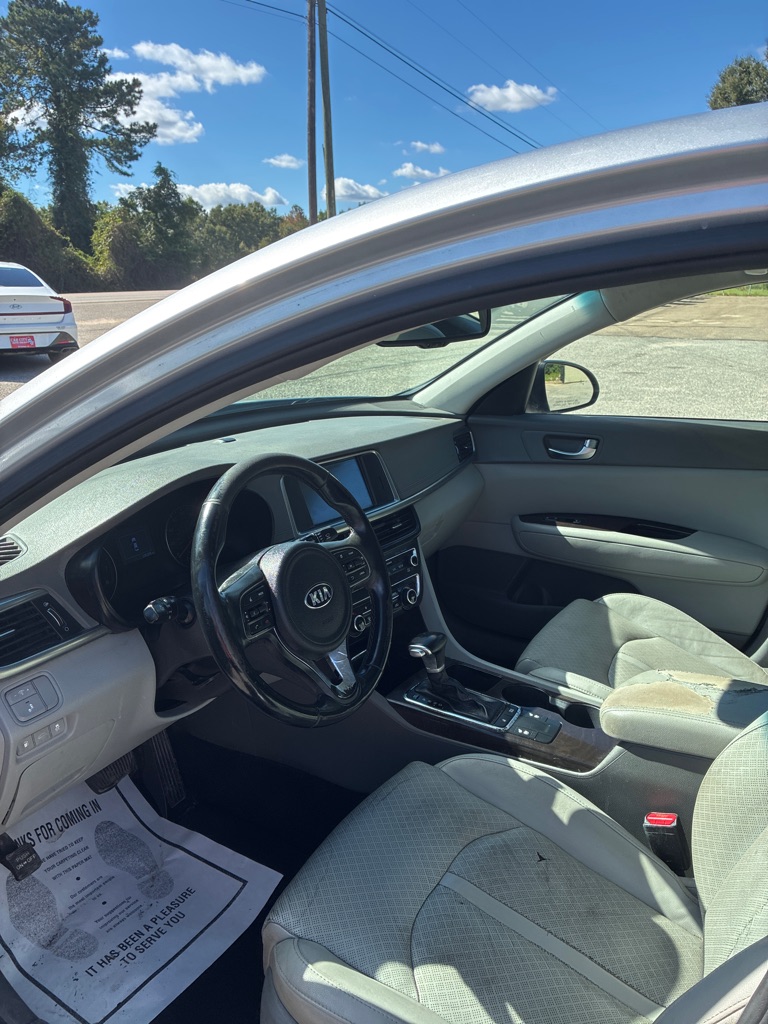 Additional photo of vehicle.