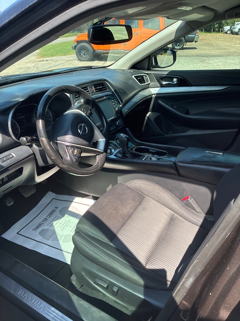 Additional photo of vehicle.