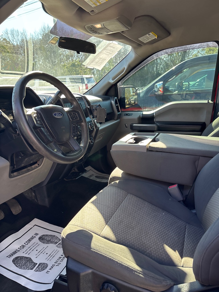 Additional photo of vehicle.