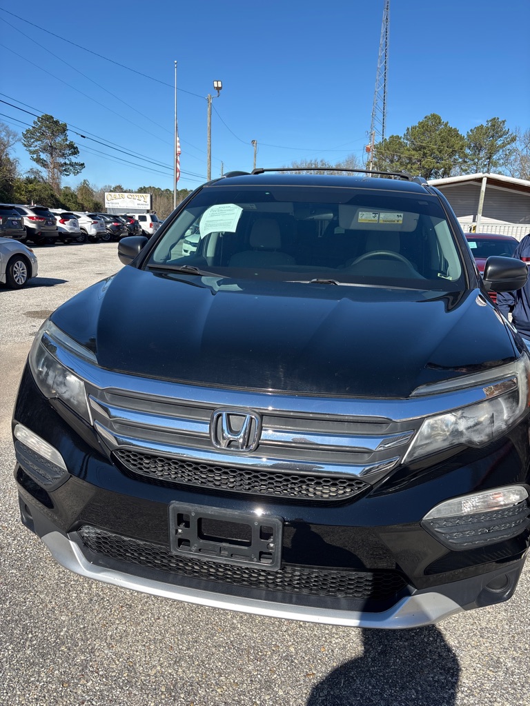 2018 Honda Pilot LX's photo