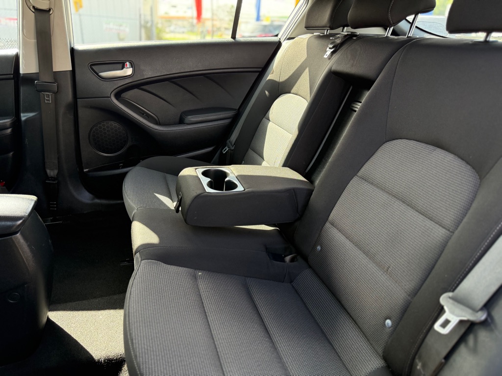 Photo 21 of this KIA FORTE