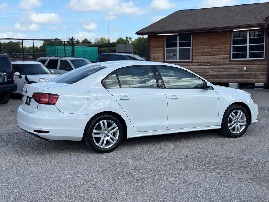 Photo 8 of this VOLKSWAGEN JETTA