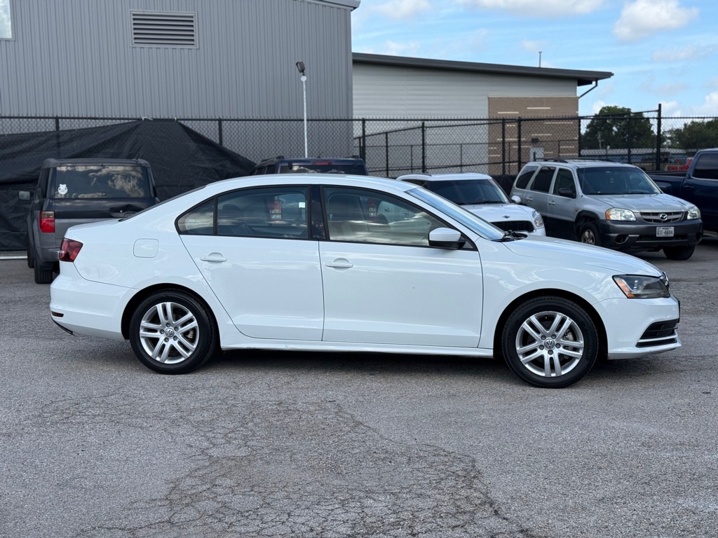 Photo 9 of this VOLKSWAGEN JETTA