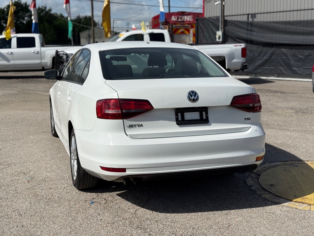 Photo 5 of this VOLKSWAGEN JETTA