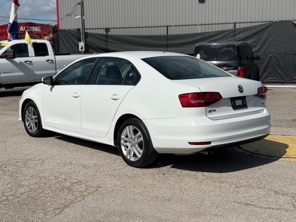Photo 4 of this VOLKSWAGEN JETTA