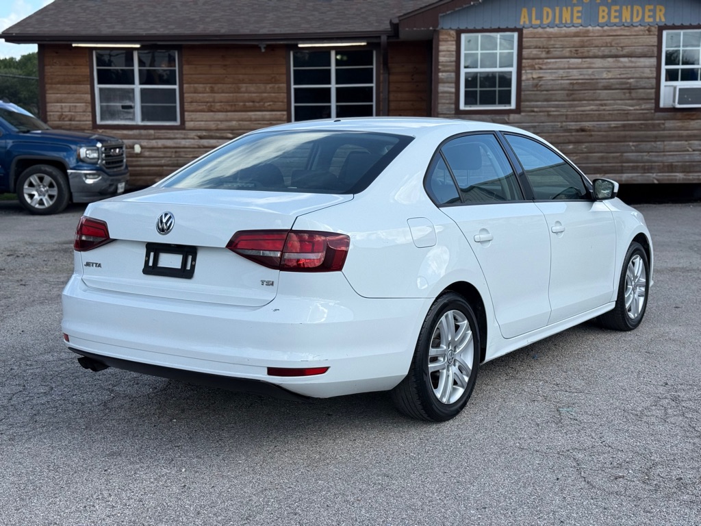 Photo 7 of this VOLKSWAGEN JETTA