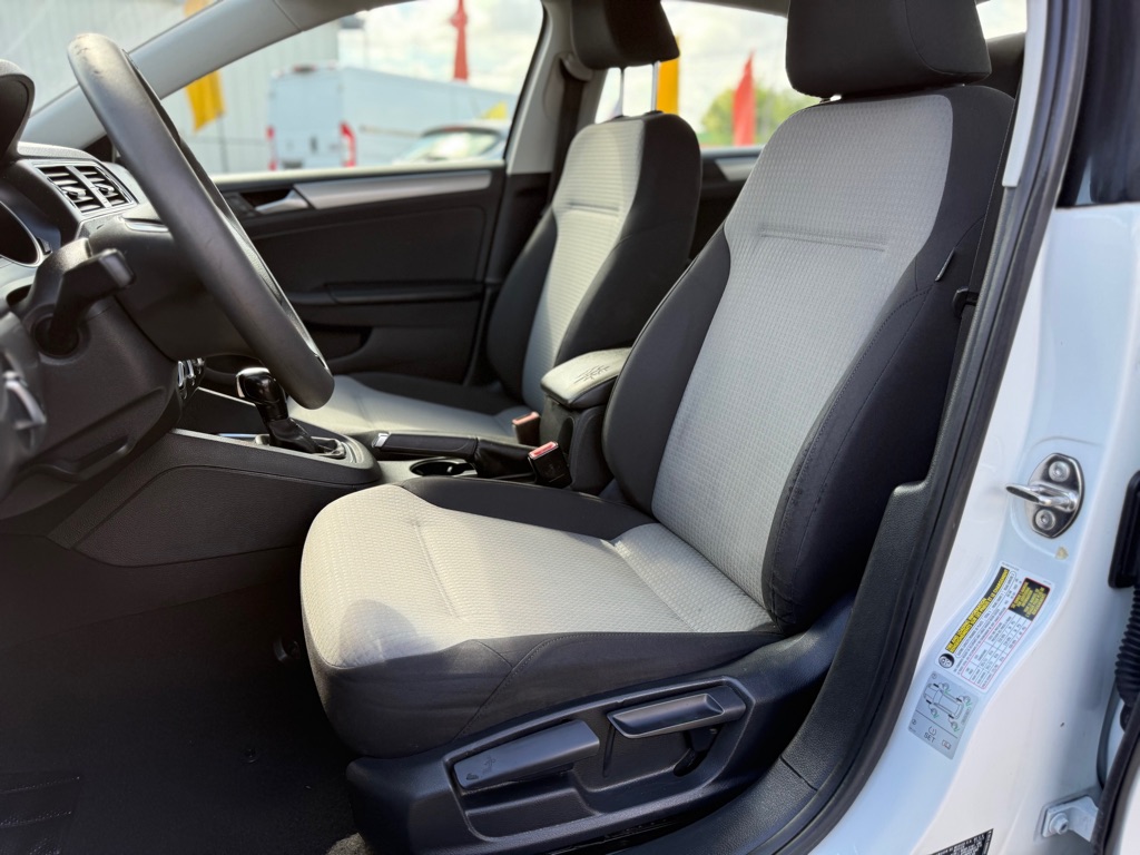 Photo 15 of this VOLKSWAGEN JETTA