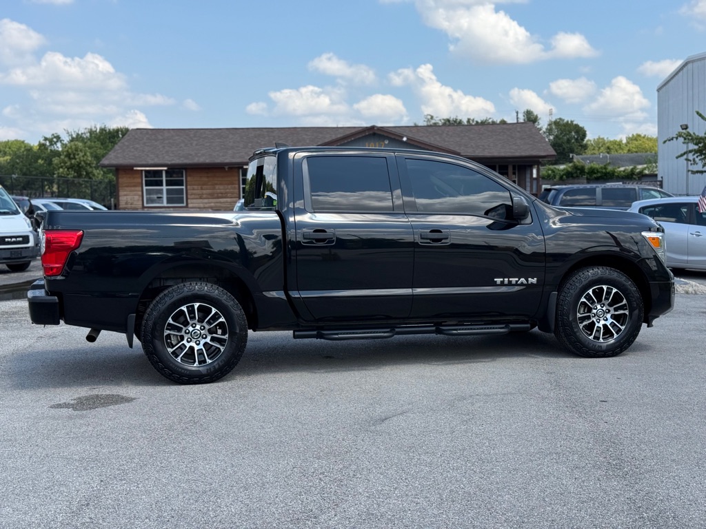 Photo 10 of this NISSAN TITAN
