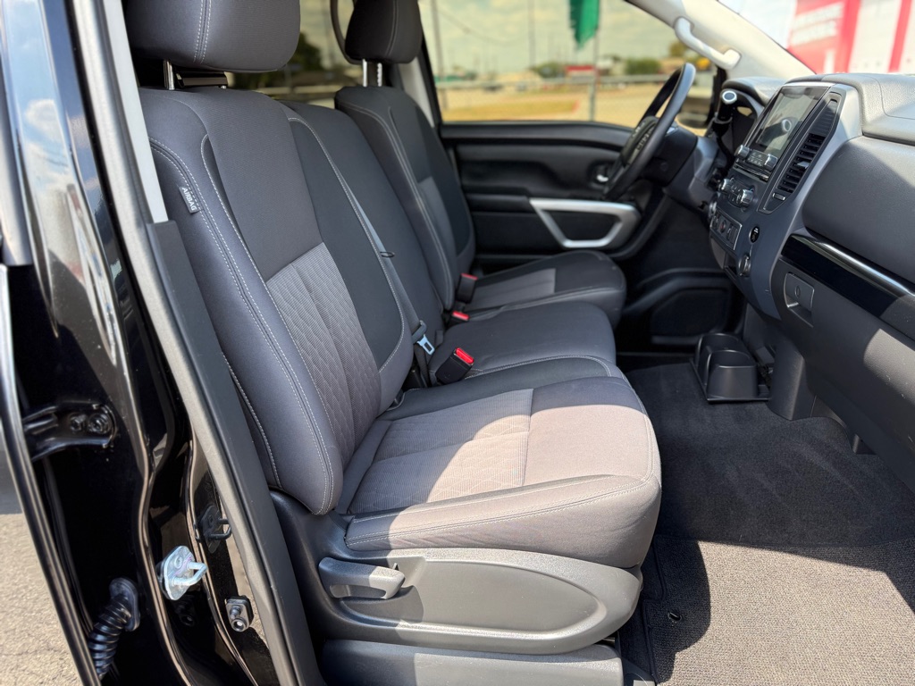 Photo 25 of this NISSAN TITAN