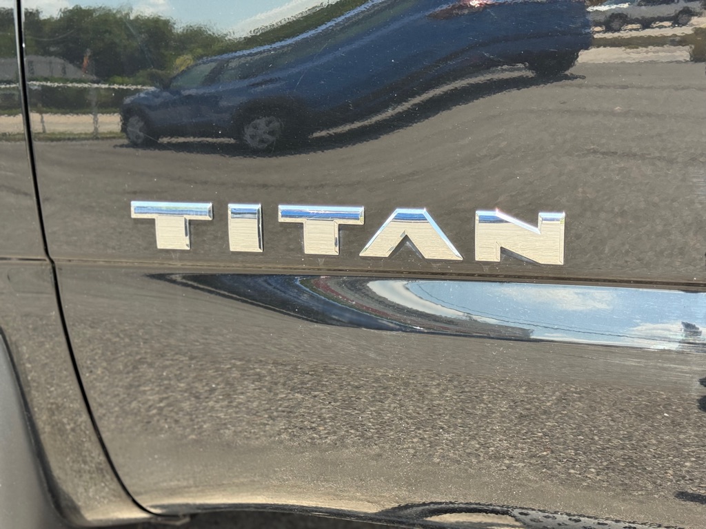 Photo 7 of this NISSAN TITAN