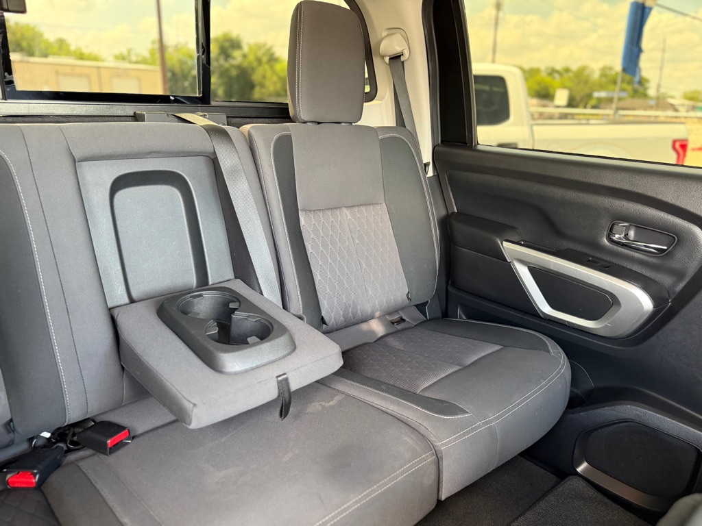 Photo 32 of this NISSAN TITAN