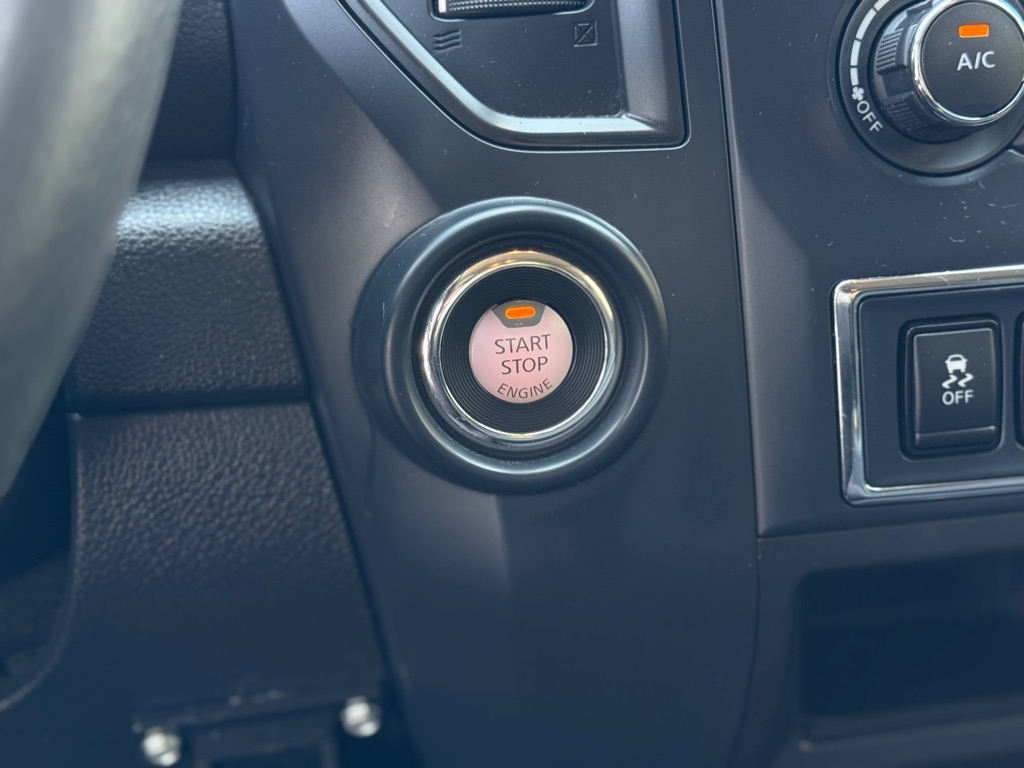 Photo 18 of this NISSAN TITAN