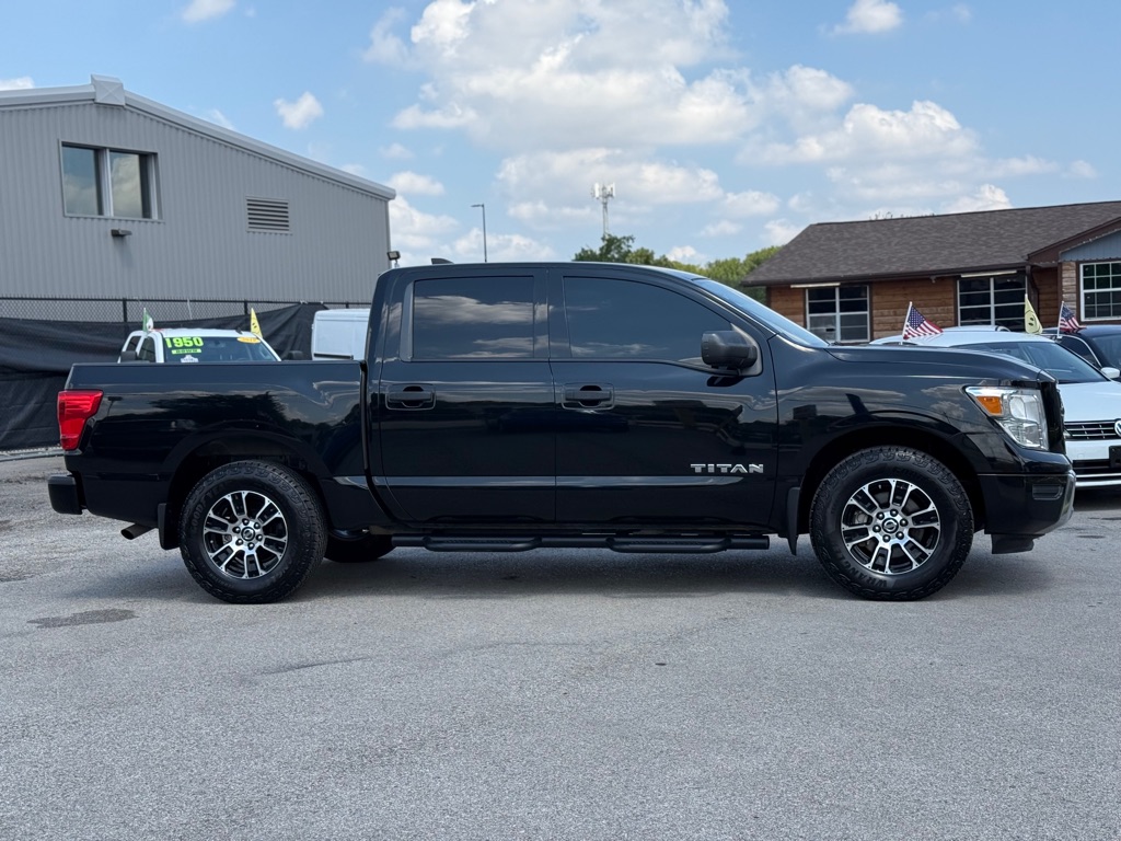 Photo 11 of this NISSAN TITAN