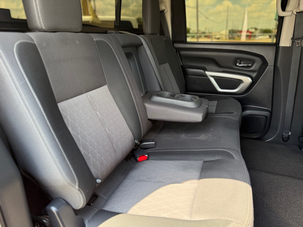 Photo 30 of this NISSAN TITAN