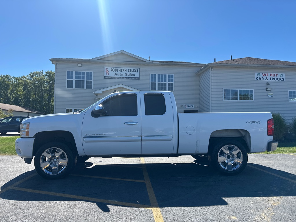 2011 Chevrolet Silverado 1500 LT photo 3